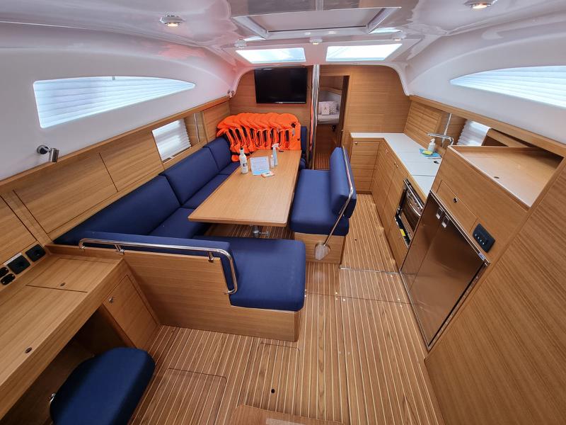 Book yachts online - sailboat - Elan Impression 45.1 - LINEA UNO with A/C - rent