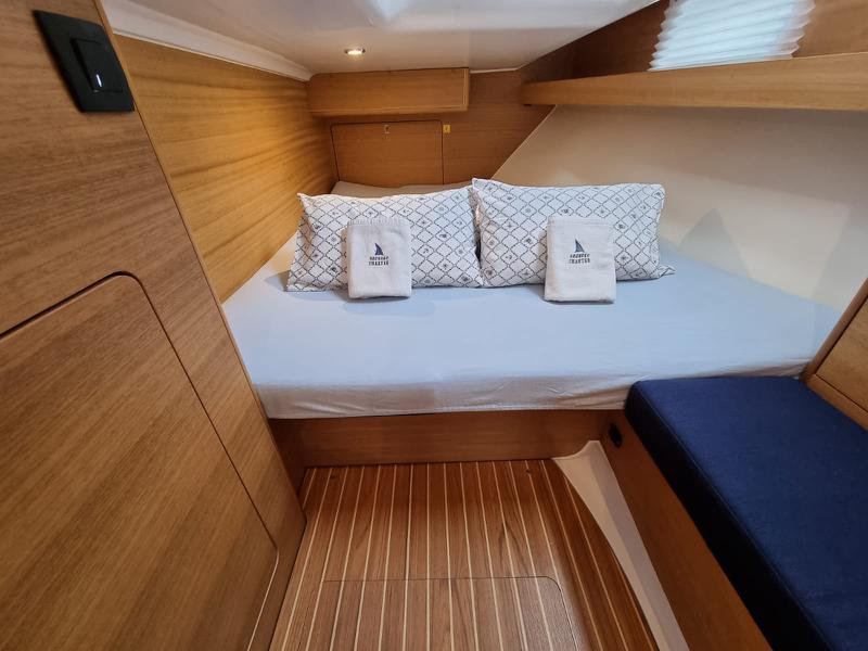 Book yachts online - sailboat - Elan Impression 45.1 - LINEA UNO with A/C - rent