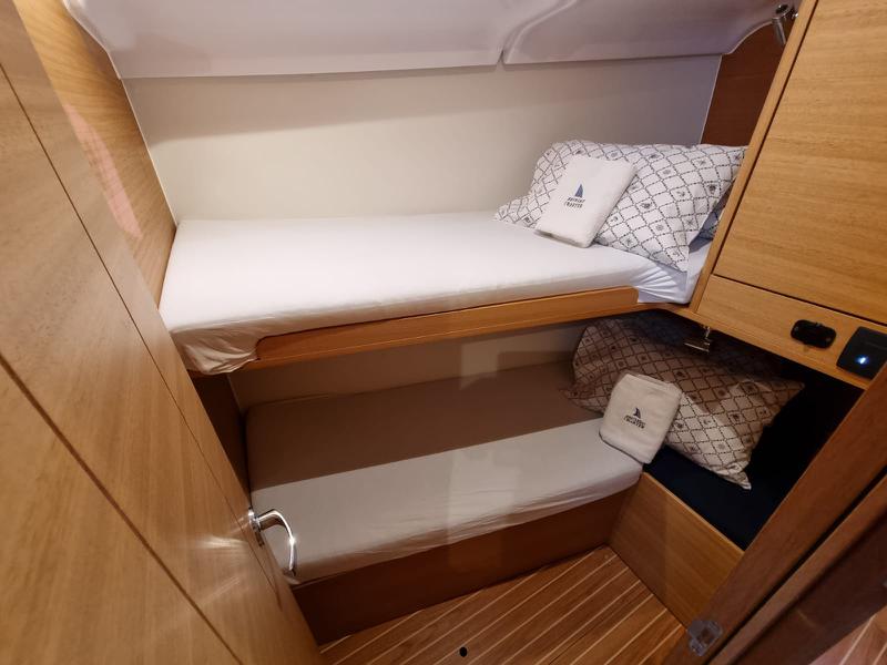 Book yachts online - sailboat - Elan Impression 45.1 - LINEA UNO with A/C - rent