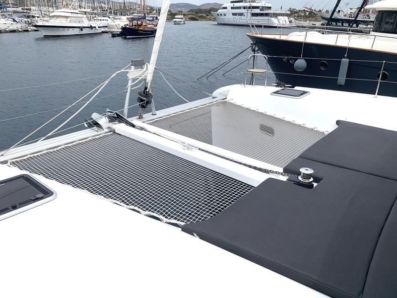 Book yachts online - catamaran - Lagoon 42 - Zoe - rent