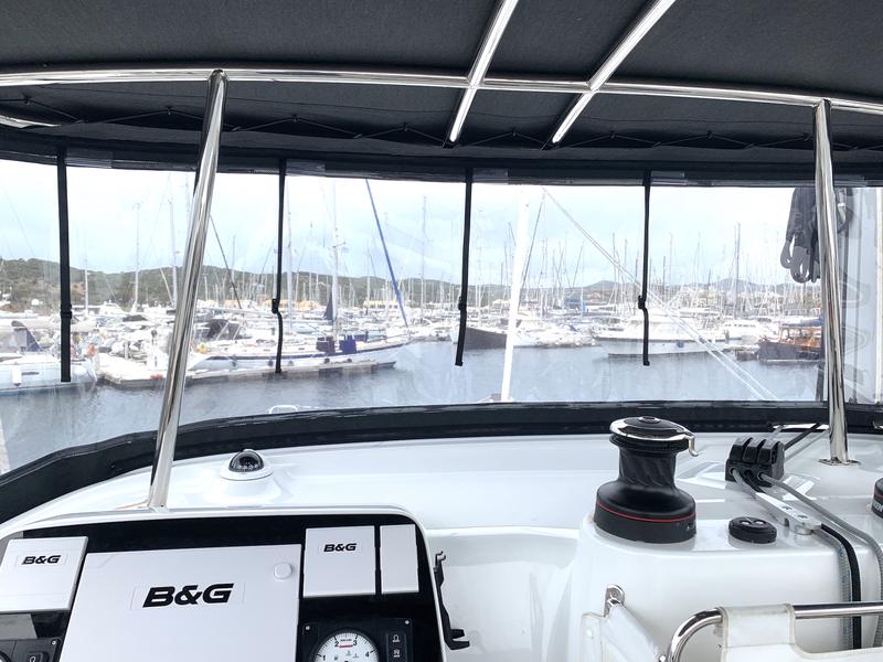 Book yachts online - catamaran - Lagoon 42 - Zoe - rent