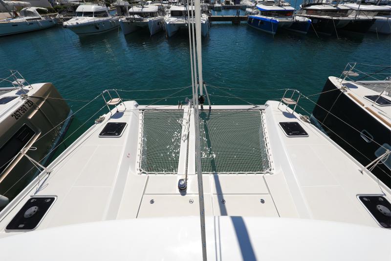 Book yachts online - catamaran - Lagoon 42 - ZEUS - rent