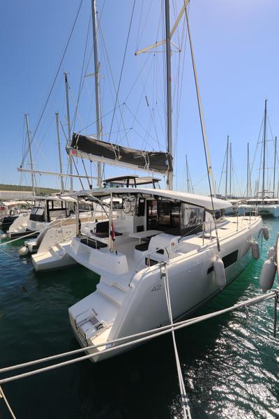 Book yachts online - catamaran - Lagoon 42 - ZEUS - rent