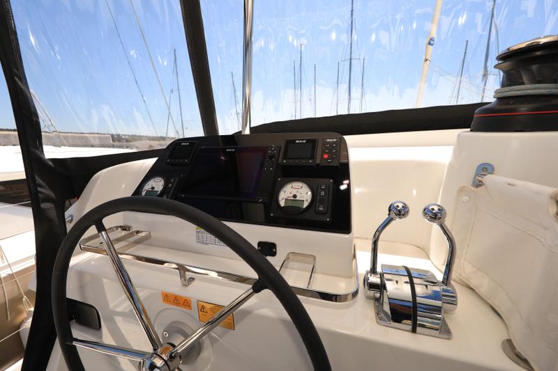 Book yachts online - catamaran - Lagoon 42 - ZEUS - rent