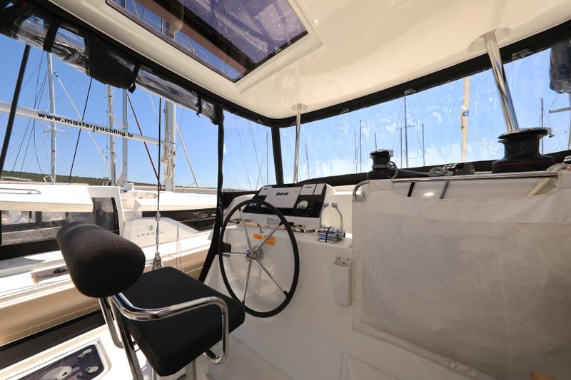 Book yachts online - catamaran - Lagoon 42 - ZEUS - rent