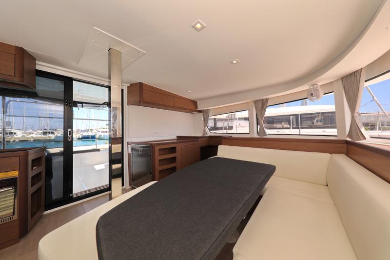 Book yachts online - catamaran - Lagoon 42 - ZEUS - rent