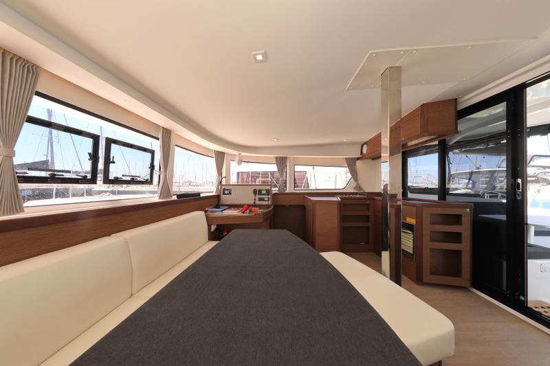 Book yachts online - catamaran - Lagoon 42 - ZEUS - rent