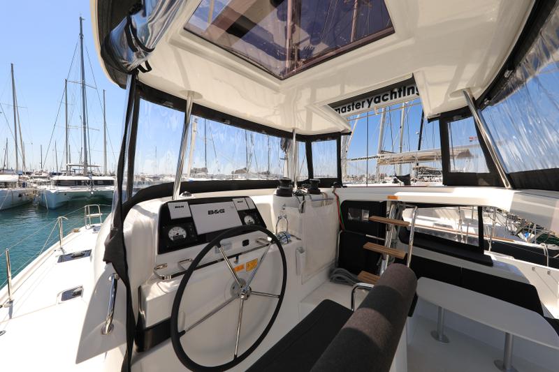 Book yachts online - catamaran - Lagoon 42 - ZEUS - rent