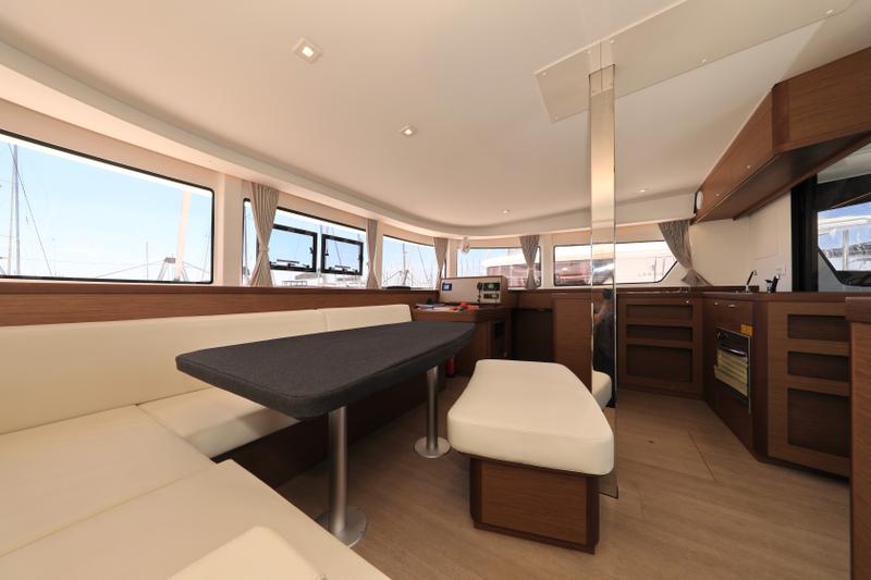 Book yachts online - catamaran - Lagoon 42 - ZEUS - rent