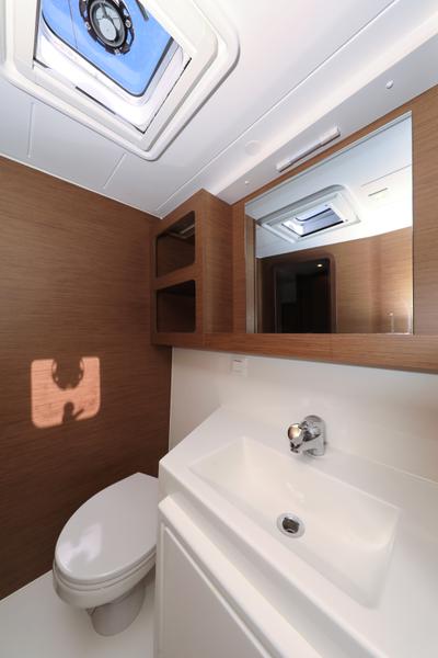 Book yachts online - catamaran - Lagoon 42 - ZEUS - rent