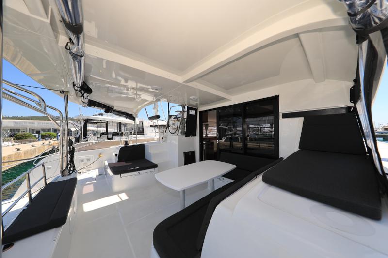 Book yachts online - catamaran - Lagoon 42 - ZEUS - rent