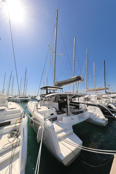 Book yachts online - catamaran - Lagoon 42 - ZEUS - rent
