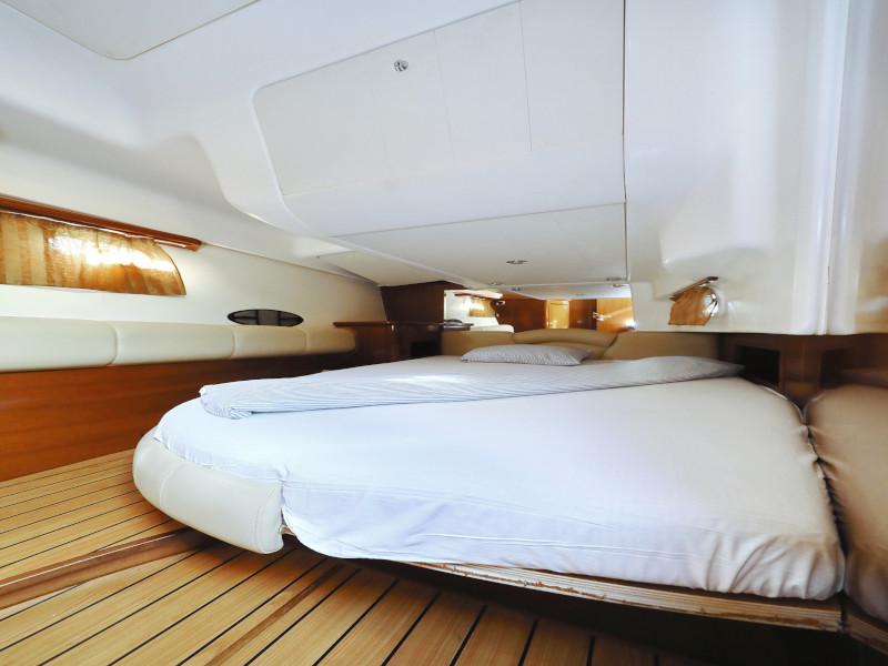 Book yachts online - motorboat - Jeanneau Prestige 46 Fly - ANIMA MARIS - rent