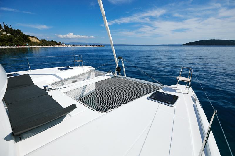 Book yachts online - catamaran - Lagoon 42 - Blackbird - rent