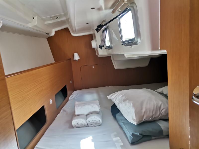 Book yachts online - sailboat - Sun Odyssey 33i - min elli - rent