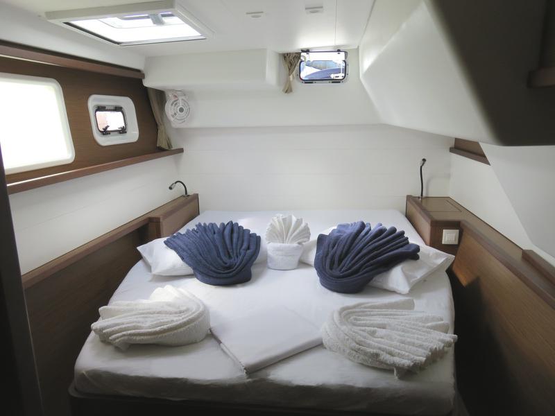 Book yachts online - catamaran - Lagoon 450F - Take Off - rent