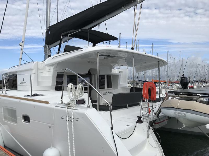 Book yachts online - catamaran - Lagoon 450F - Take Off - rent