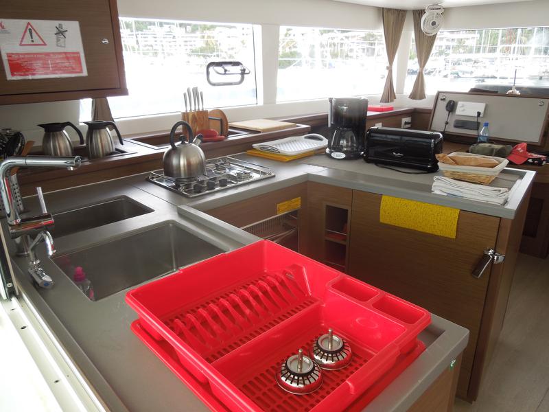 Book yachts online - catamaran - Lagoon 450F - Take Off - rent