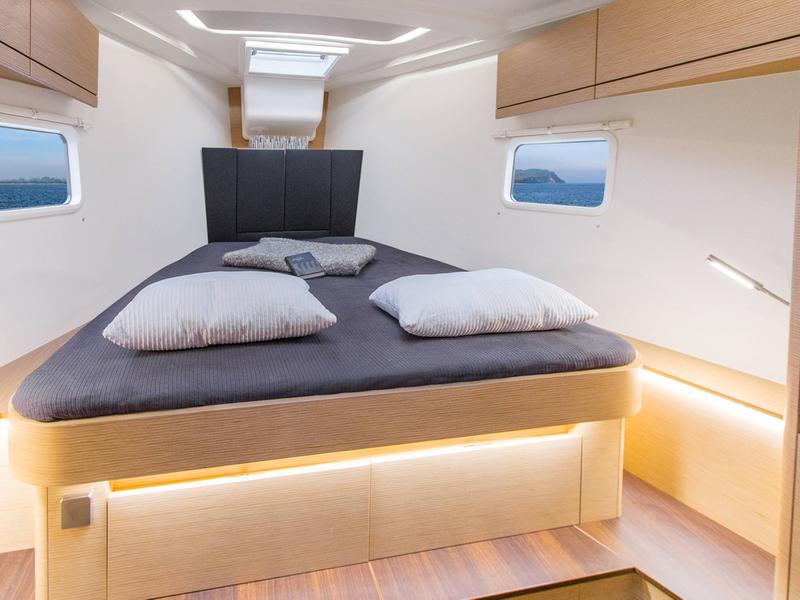 Book yachts online - sailboat - Hanse 418 - Infinity of Love - rent