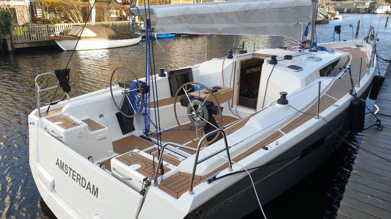 Book yachts online - sailboat - Viko S 35 - CASALINA - rent