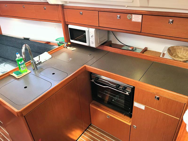 Book yachts online - sailboat - Bavaria Cruiser 37 - Levant - rent