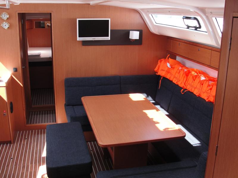 Book yachts online - sailboat - Bavaria Cruiser 51 - Zoilo - rent