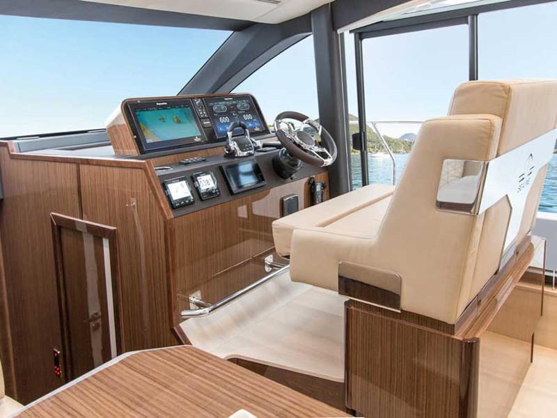 Book yachts online - motorboat - Sealine F 430 - Blue Lagoon II - ab Oktober  - rent