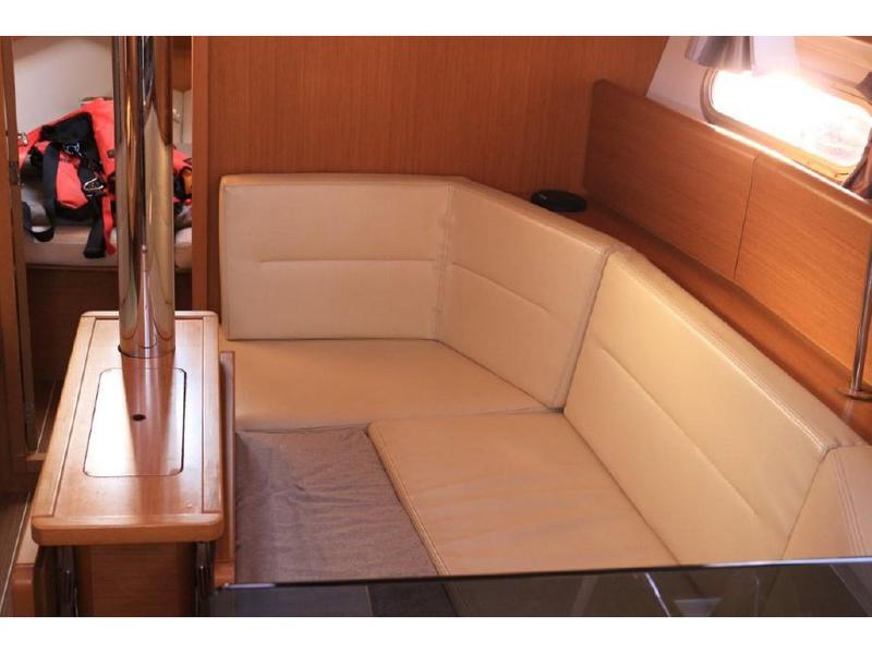 Book yachts online - sailboat - Sun Odyssey 36i - Jeanneau 36án - rent