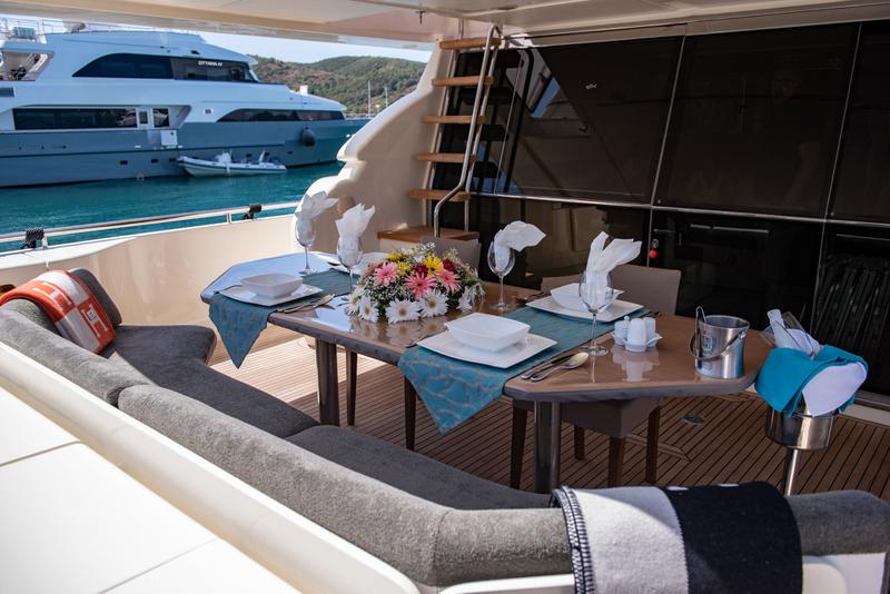 Book yachts online - motorboat - Ferretti 72 - Ferretti 72 - rent