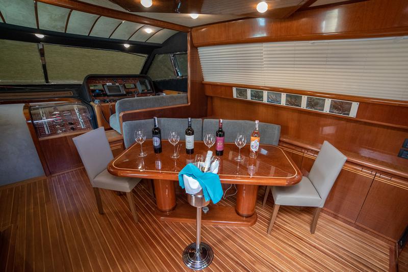Book yachts online - motorboat - Ferretti 72 - Ferretti 72 - rent