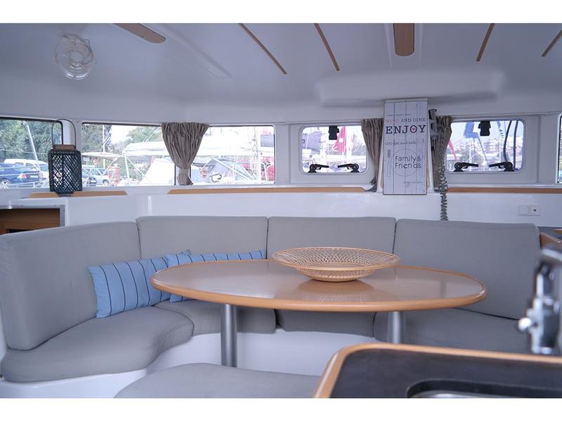 Book yachts online - catamaran - Lagoon 380 - Dino - rent