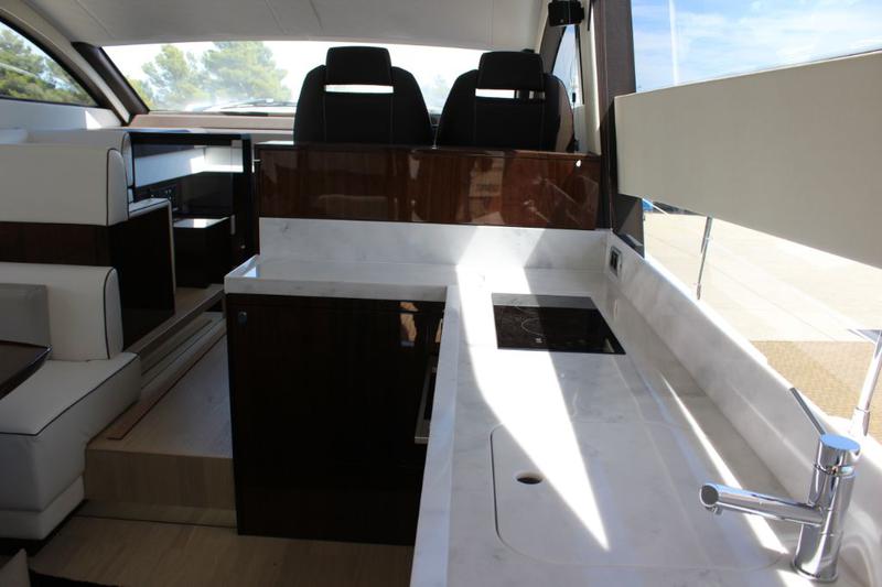Book yachts online - motorboat - Fairline Squadron 50 - Lady Noble - rent