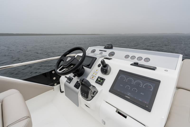 Book yachts online - motorboat - Fairline Squadron 50 - Lady Noble - rent
