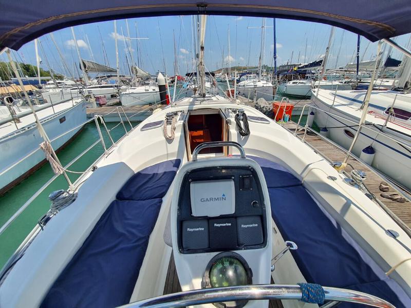 Book yachts online - sailboat - Bavaria 34 Cruiser - Little Eva - rent