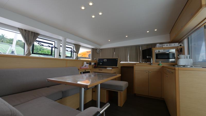 Book yachts online - catamaran - Lagoon 400 S2 - Anastasia - rent