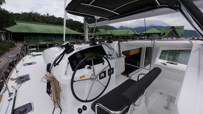 Book yachts online - catamaran - Lagoon 400 S2 - Anastasia - rent