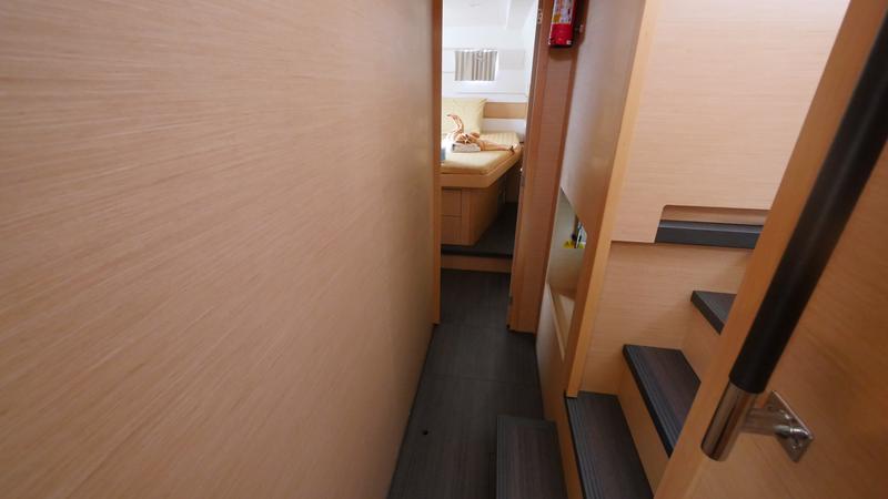 Book yachts online - catamaran - Lagoon 400 S2 - Anastasia - rent