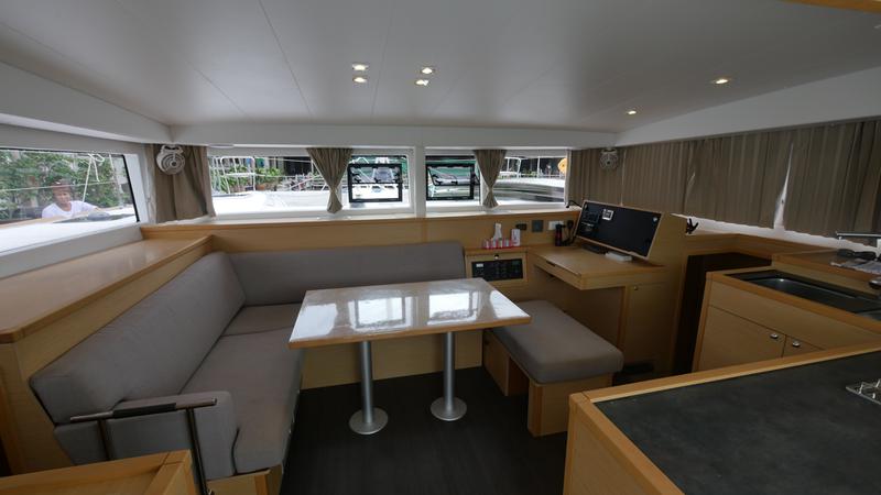 Book yachts online - catamaran - Lagoon 400 S2 - Anastasia - rent