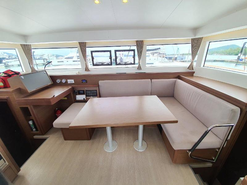 Book yachts online - catamaran - Lagoon 40 - Papi - rent