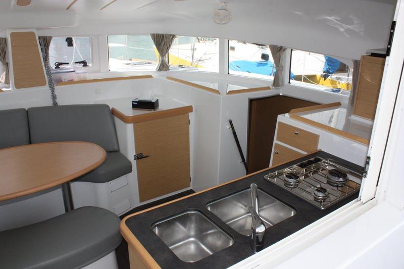 Book yachts online - catamaran - Lagoon - 380 - Amelie - rent