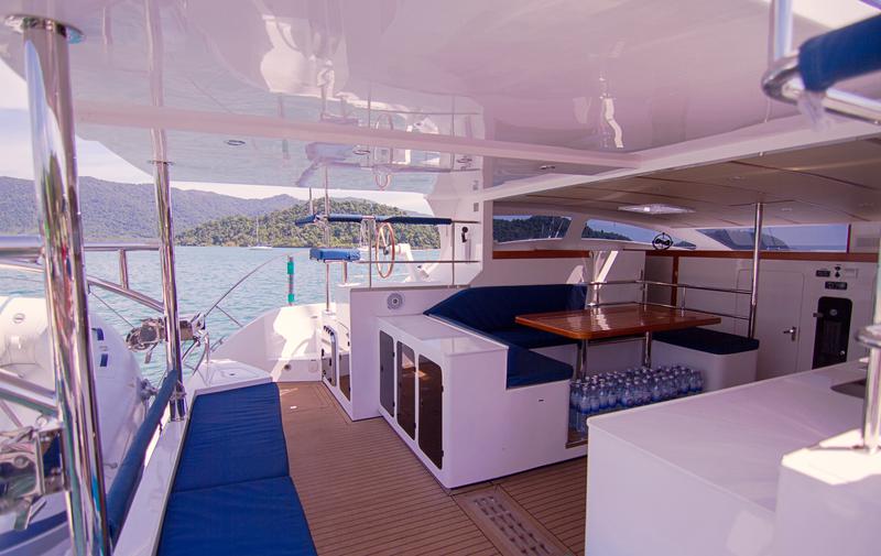 Book yachts online - catamaran - Island Spirit 380 - Island Time - rent