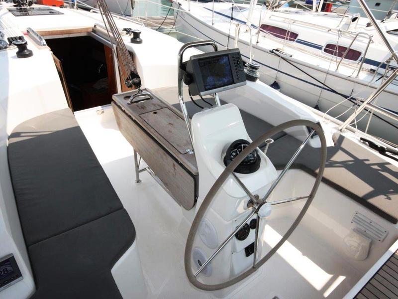 Book yachts online - sailboat - Bavaria 33 Cruiser - Fei Jian - rent