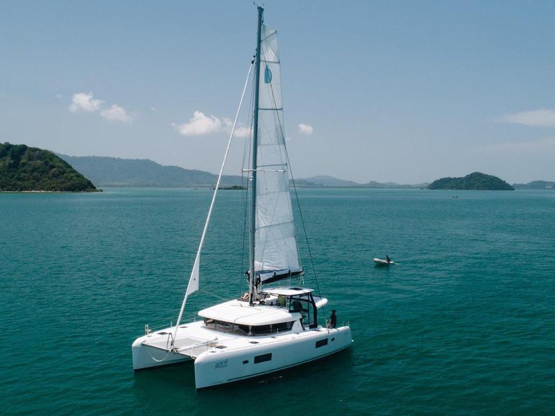 Book yachts online - catamaran - Lagoon - 42 - Mami - rent