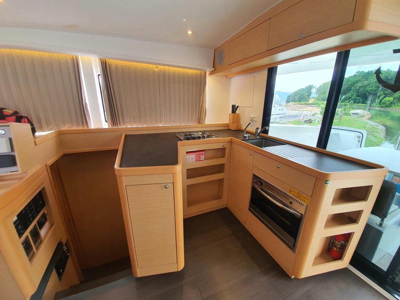 Book yachts online - catamaran - Lagoon - 42 - Mami - rent