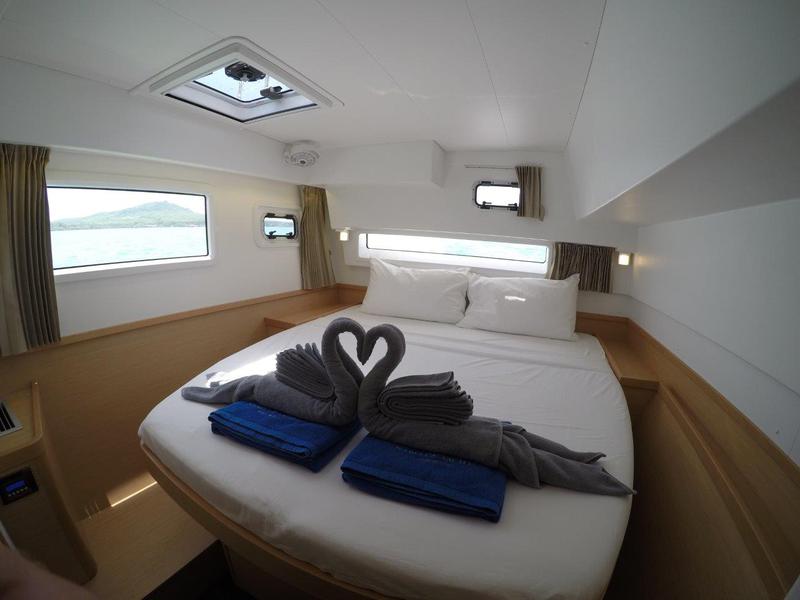 Book yachts online - catamaran - Lagoon - 42 - Mami - rent