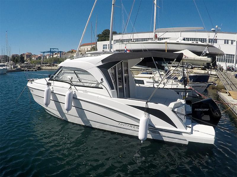 Book yachts online - motorboat - Antares 8 OB - Lovre - NEW 2021! - rent