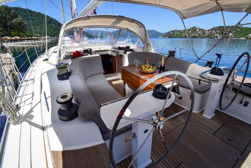 Book yachts online - sailboat - Bavaria 50 Cruiser - MINA - rent