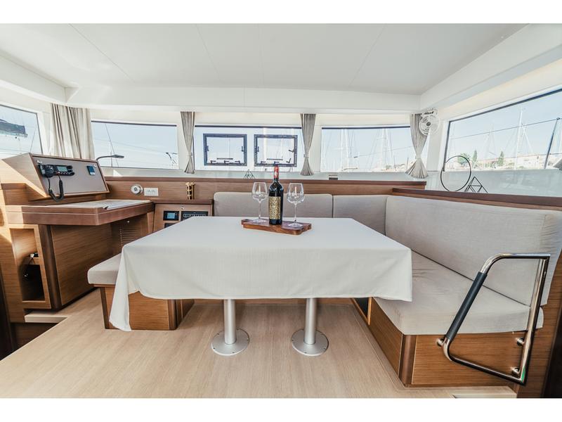 Book yachts online - catamaran - Lagoon 40 - MEEA - rent