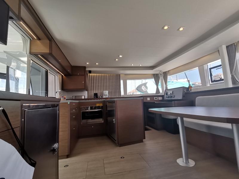 Book yachts online - catamaran - Lagoon 450 Flybridge - double elli - rent