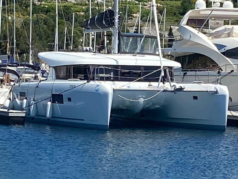 Book yachts online - catamaran - Lagoon 42 - POSEIDON new 2021+AC+G - rent